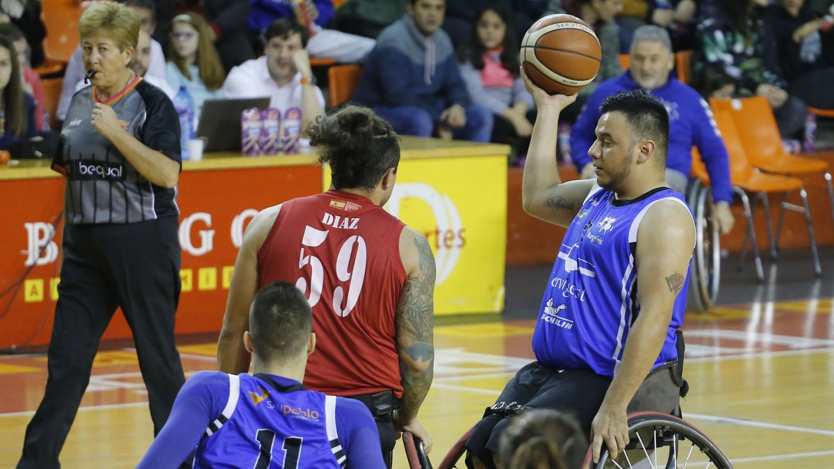 Lance de un partido de esta temporada. SANTI OTERO