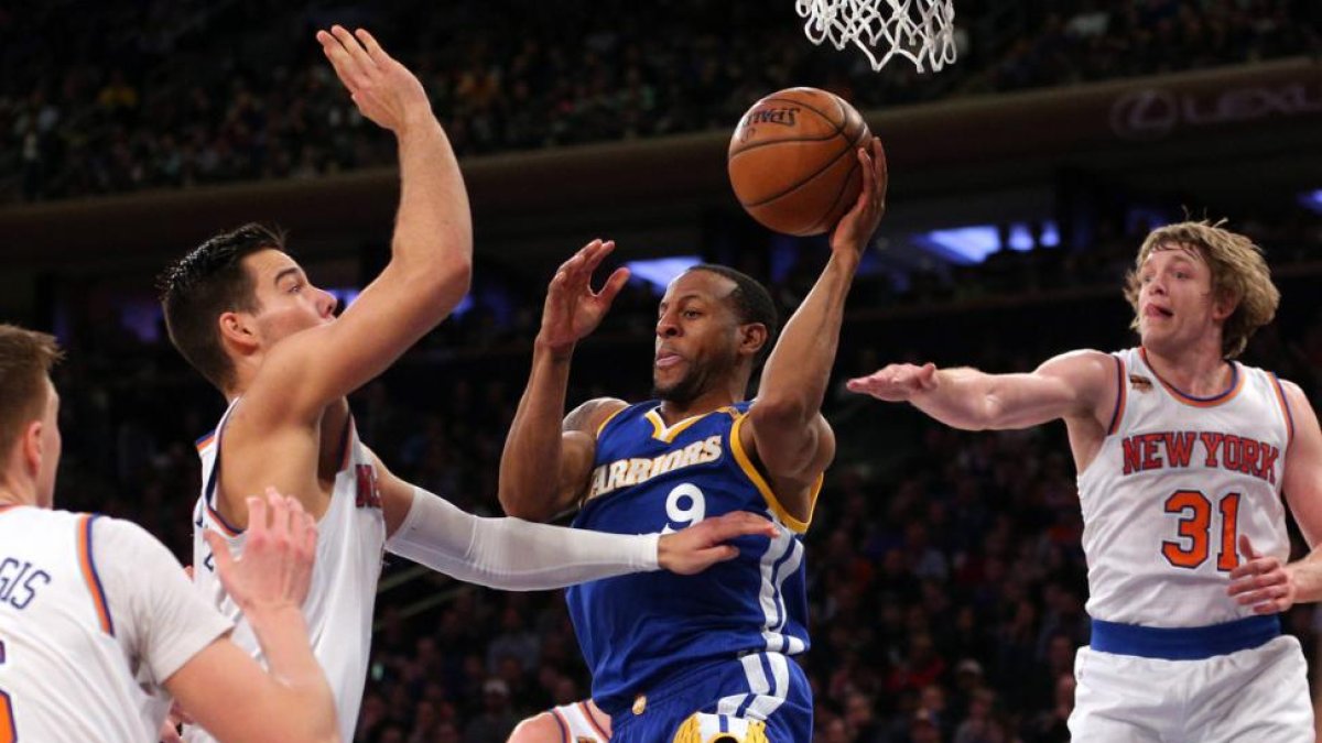 Hernangómez, a la izquierda, en plena acción, en la derrota de su equipo.-BRAD PENNER