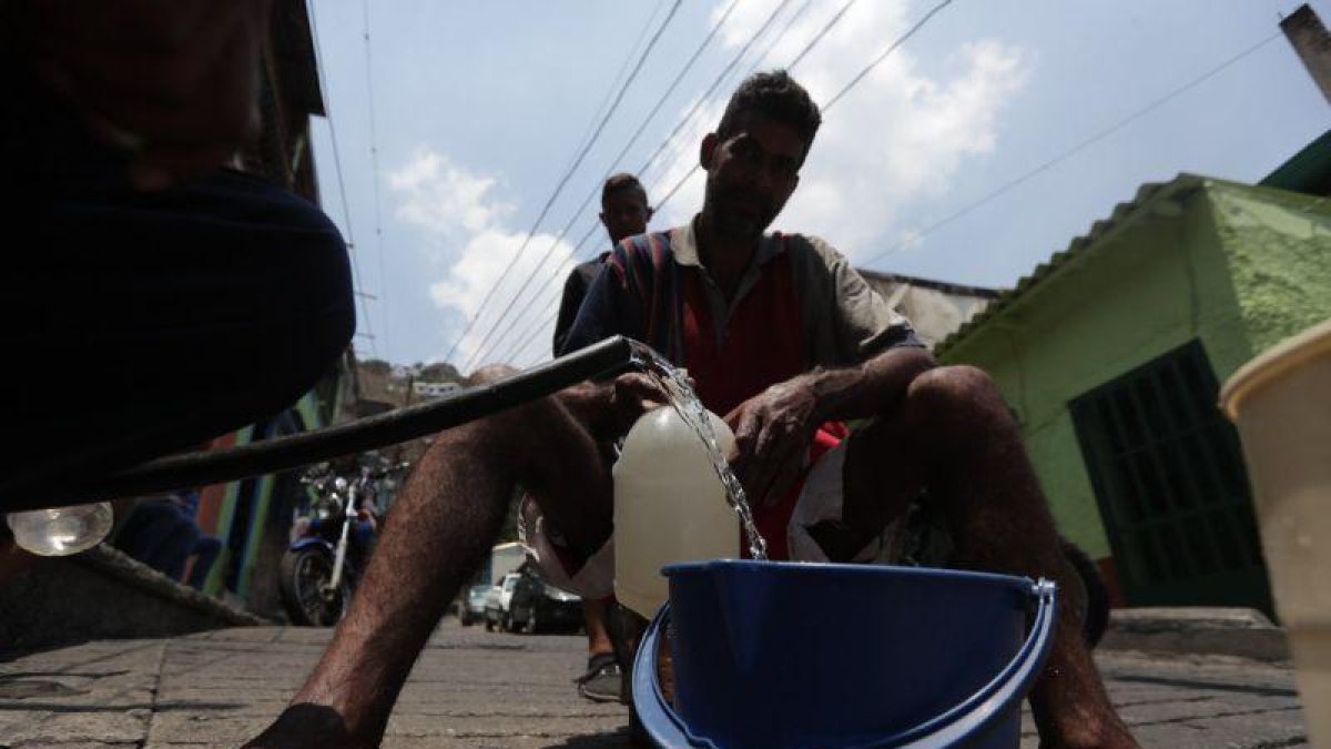 Venezuela vive sus horas más difíciles con apagones y falta de alimentos.-EFE