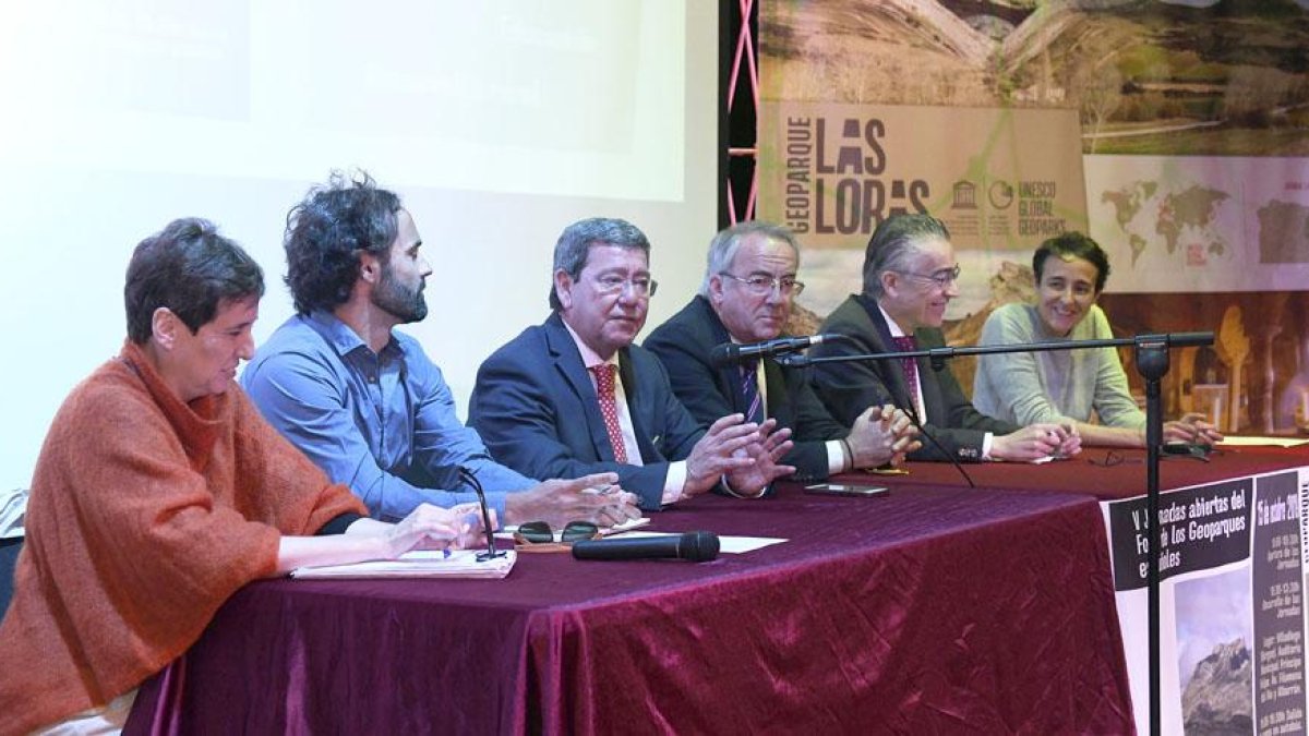 Los representantes institucionales comprometieron su apoyo al Geoparque de las Loras, como ejemplo de exitosa propuesta fruto del trabajo conjunto.-ECB