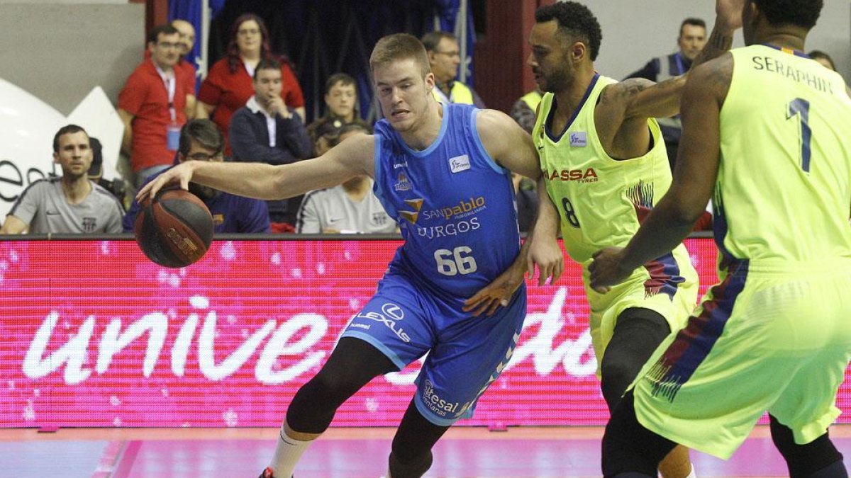 Dino Radoncic en acción en el ultimo choque que ha disputado con la camiseta del San Pablo-Santi Otero