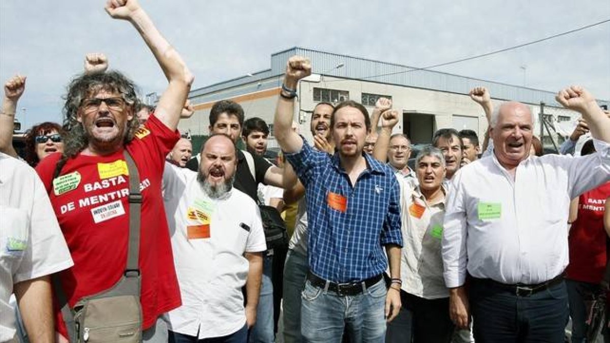 Pablo Iglesias y Lluís Rabell, en Martorelles.-JOAN CORTADELLAS