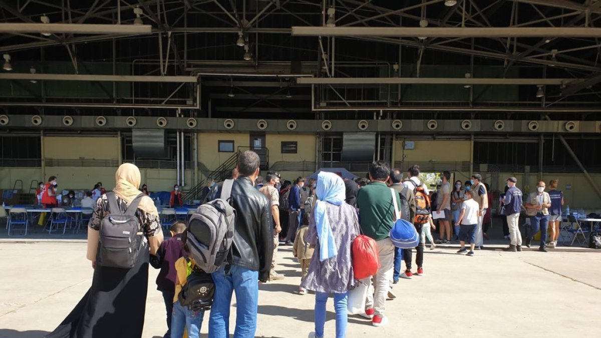 Refugiados afganos llegando a la base aérea de Torrejón de Ardoz. ECB.