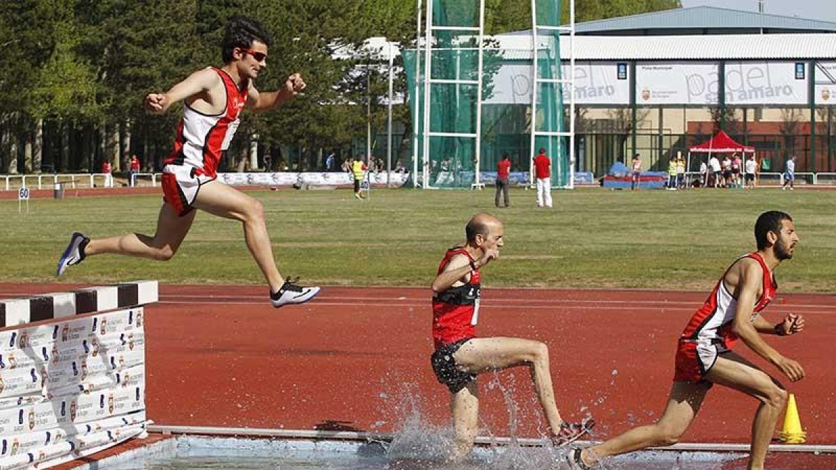 Un momento del Campeonato Autonómico de clubes disputado en la tarde del sábado en San Amaro-Santi Otero