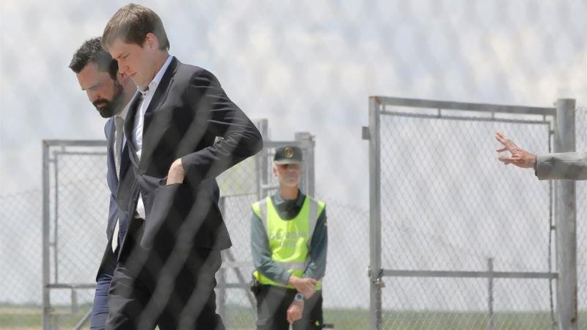 El presidente del Parlament, Roger Torrent, a la salida de la cárcel de Estremera.-JOSÉ LUIS ROCA