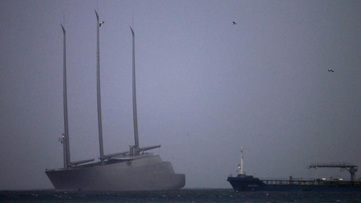 El yate a vela mas grande del mundo, el Sailing Yatch A, retenido en Gibraltar.-CARRASCO RAGEL