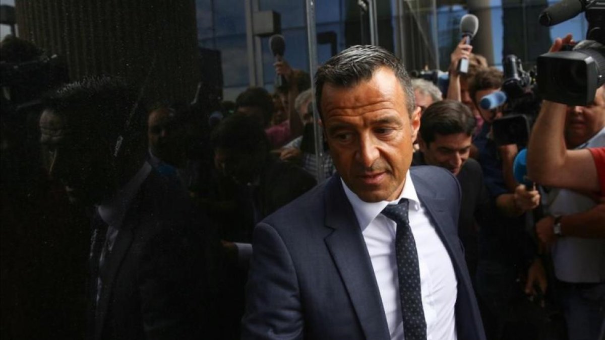 Jorge Mendes, a la entrada del Juzgado de Pozuelo el pasado 27 de junio para delcarar por el caso Falcao-SERGIO PEREZ