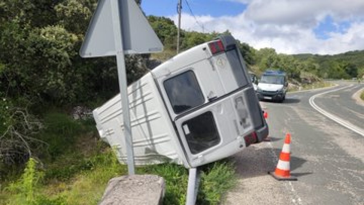 Imagen del vehículo accidentado. BOMBEROS DE BURGOS