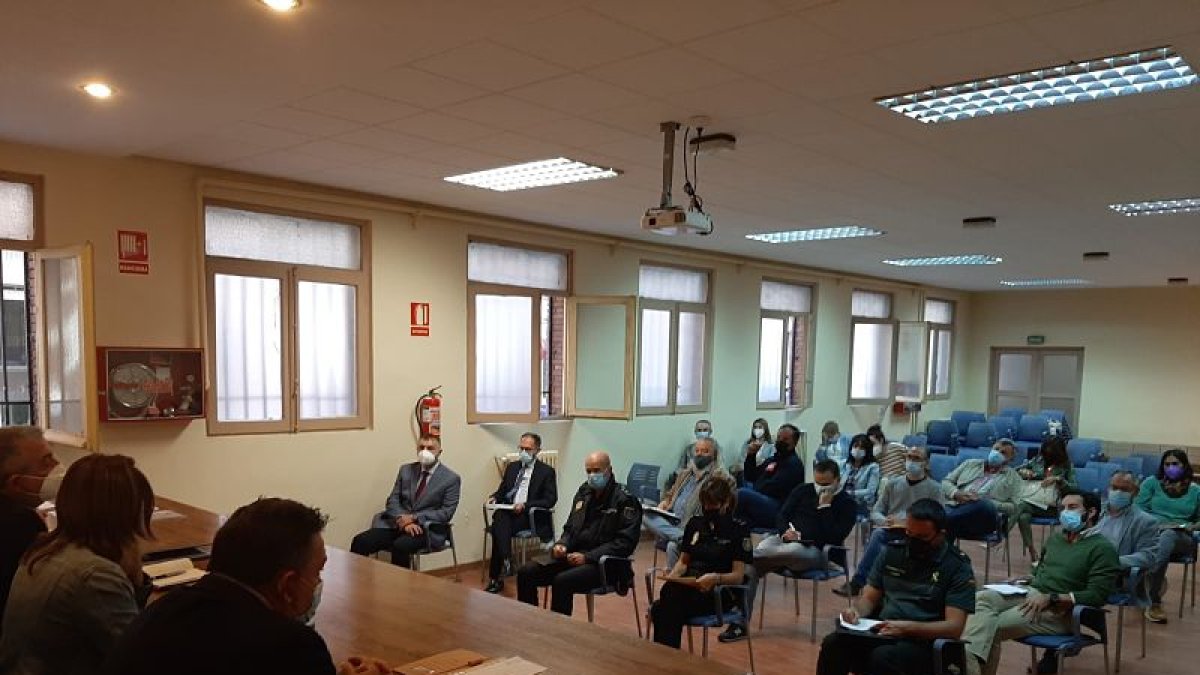 Imagen de la reunión organizativa que convocó en Aranda Subdelegación del Gobierno. ECB.