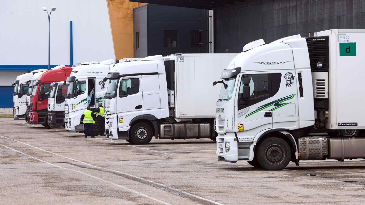 La producción de la economía burgalesa se ha desplomado y el paro crece en la industria, vectores que afectan también al sector del transporte. T. Alonso-min