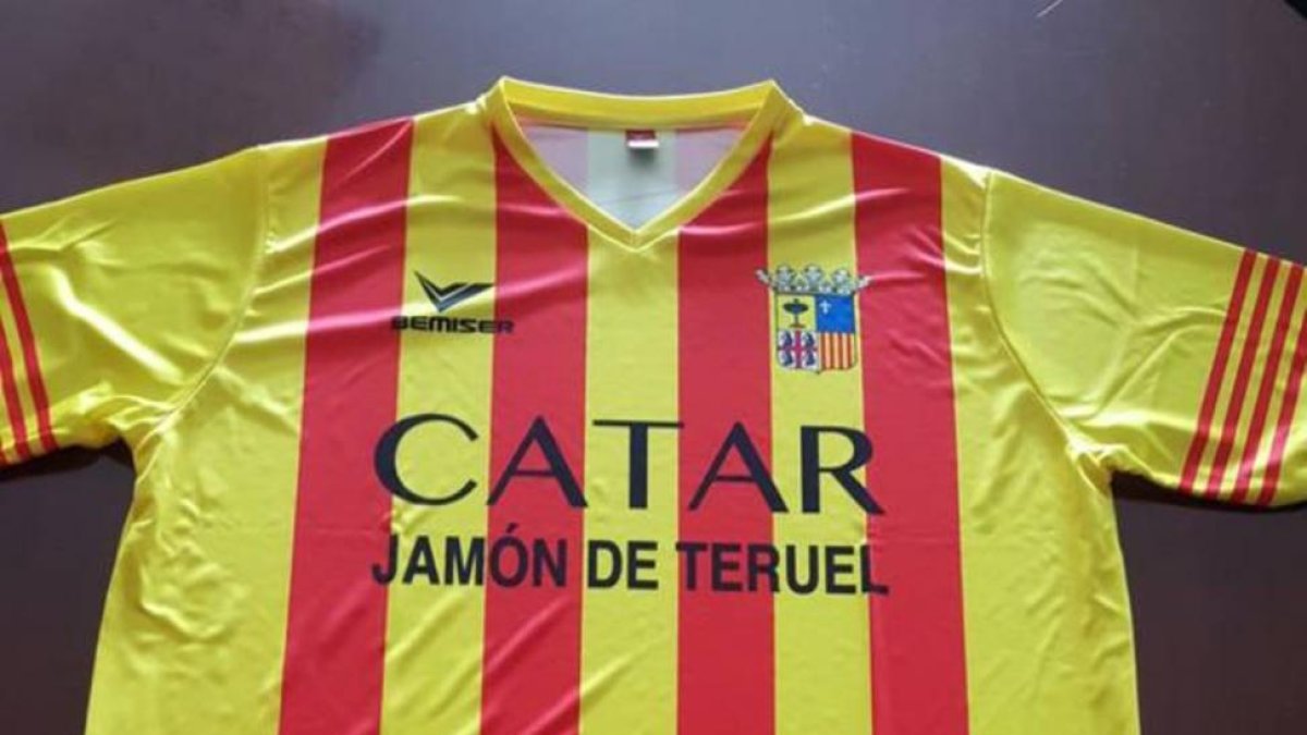 La camiseta con el escudo de Aragón y el lema Catar jamón de Teruel de la empresa La Manolica.-EL PERIÓDICO