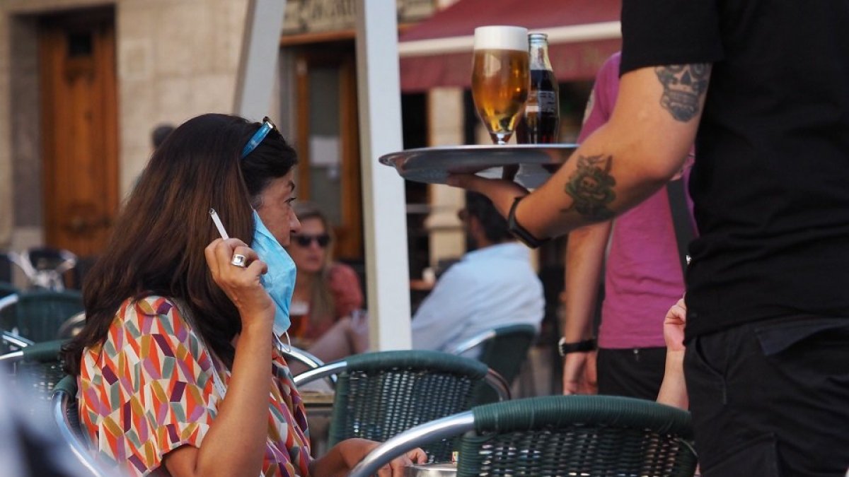Gente sin mascarilla en las terrazas. - PHOTOGENIC MIGUEL ÁNGEL SANTOS