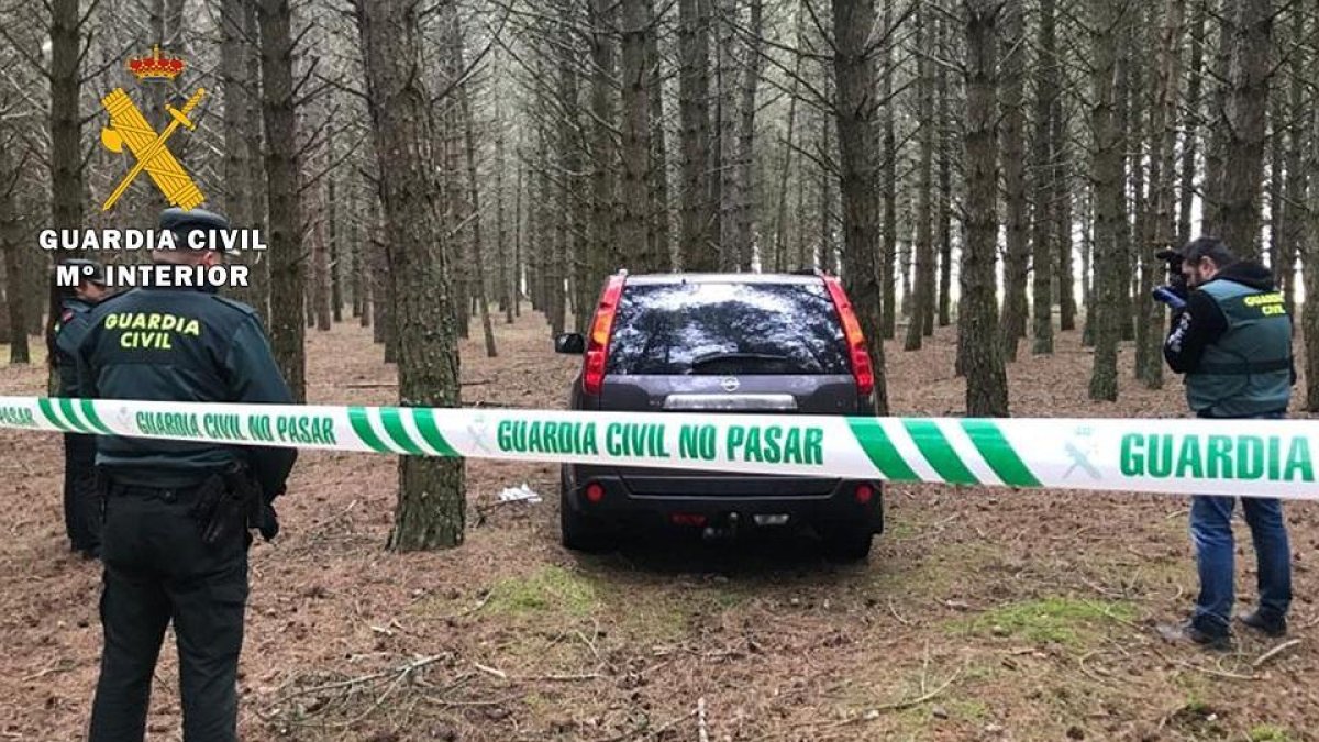 El vehículo del fallecido, custodiado por la Guardia Civil-