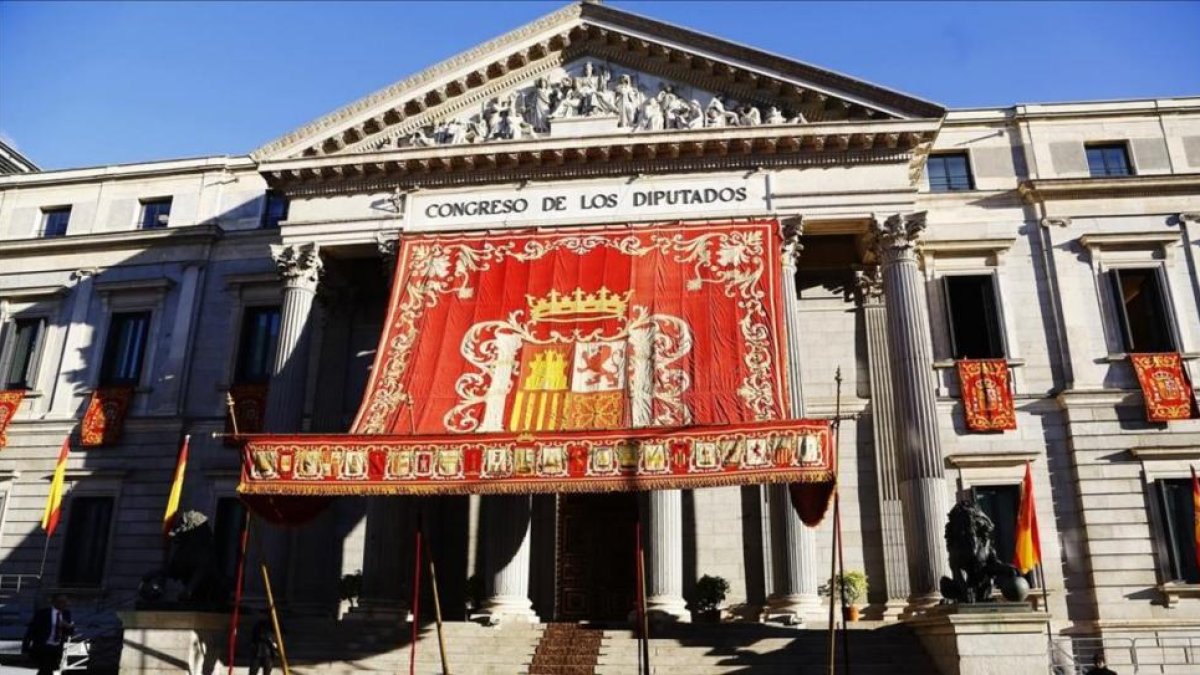 Imagen del Congreso engalanado para la apertura solemne de la XII legislatura.-AGUSTIN CATALAN