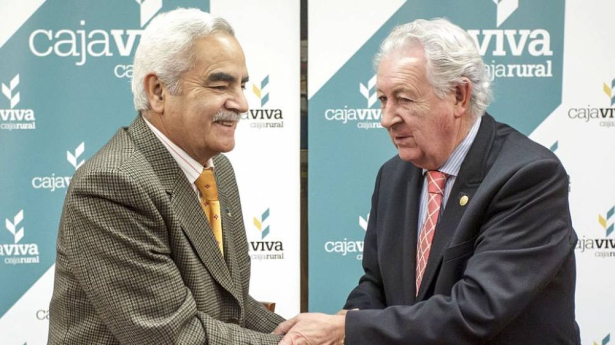 Tajadura y García Romera, durante la firma del acuerdo.-Santi Otero