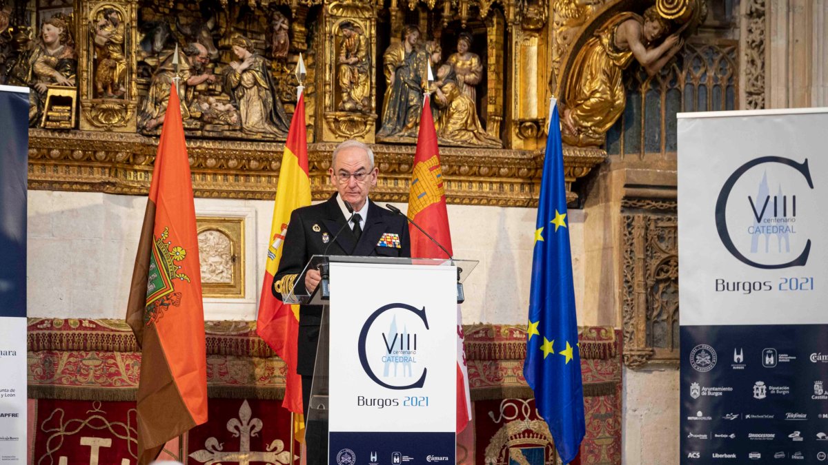 El jefe del Estado Mayor de la Defensa descubre el proyecto del VIII Centenario de la Catedral. ECB