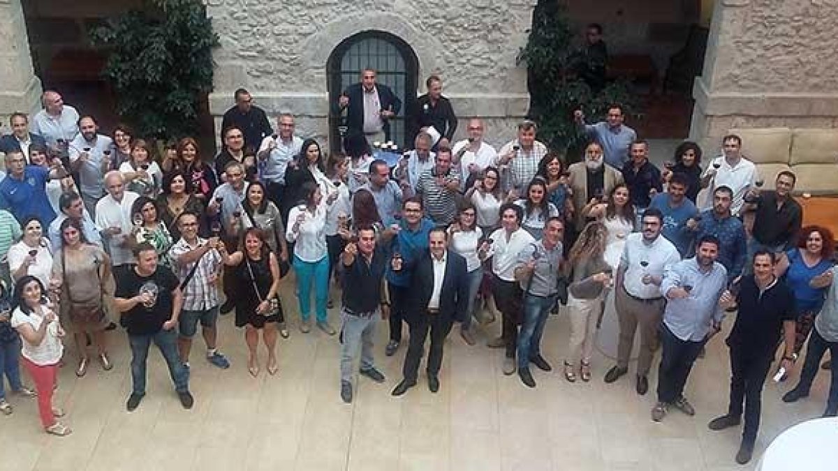 os enólogos brindan por la Ribera del Duero.-L.V.