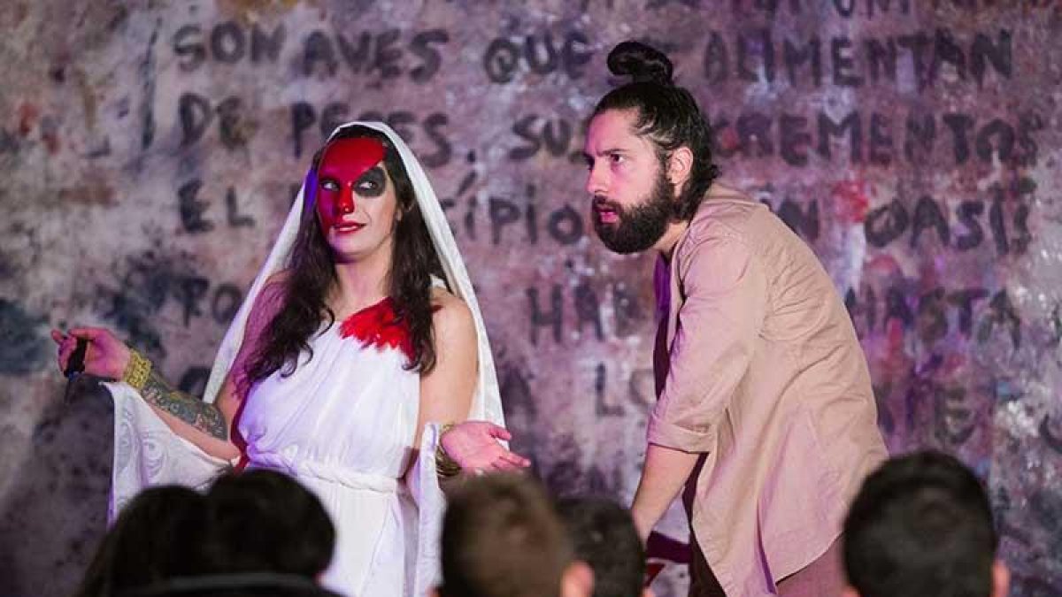 Carola Martínez y Fran de Benito, en 'Muerte a las musas'.-