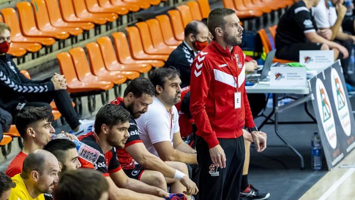 El debut del balonmano burgalés en la Copa será esta tarde. SANTI OTERO