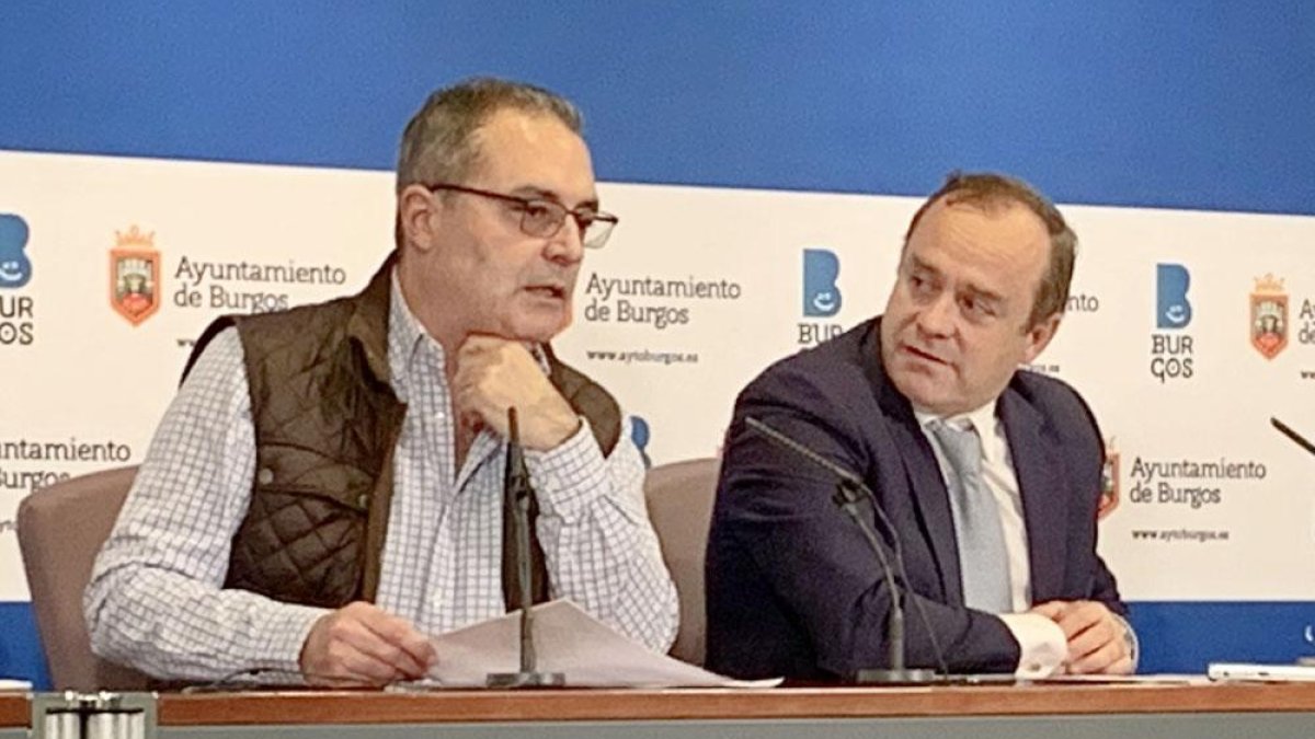 Los concejales de Vox, Ángel Martín y Fernando Martínez-Acitores.-ECB