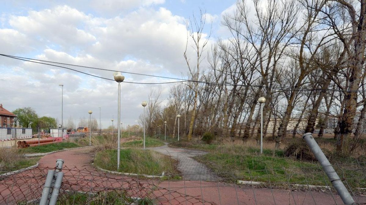 Imagen del carril bici a su paso por la zona de Río Vena.-ISRAEL L. MURILLO