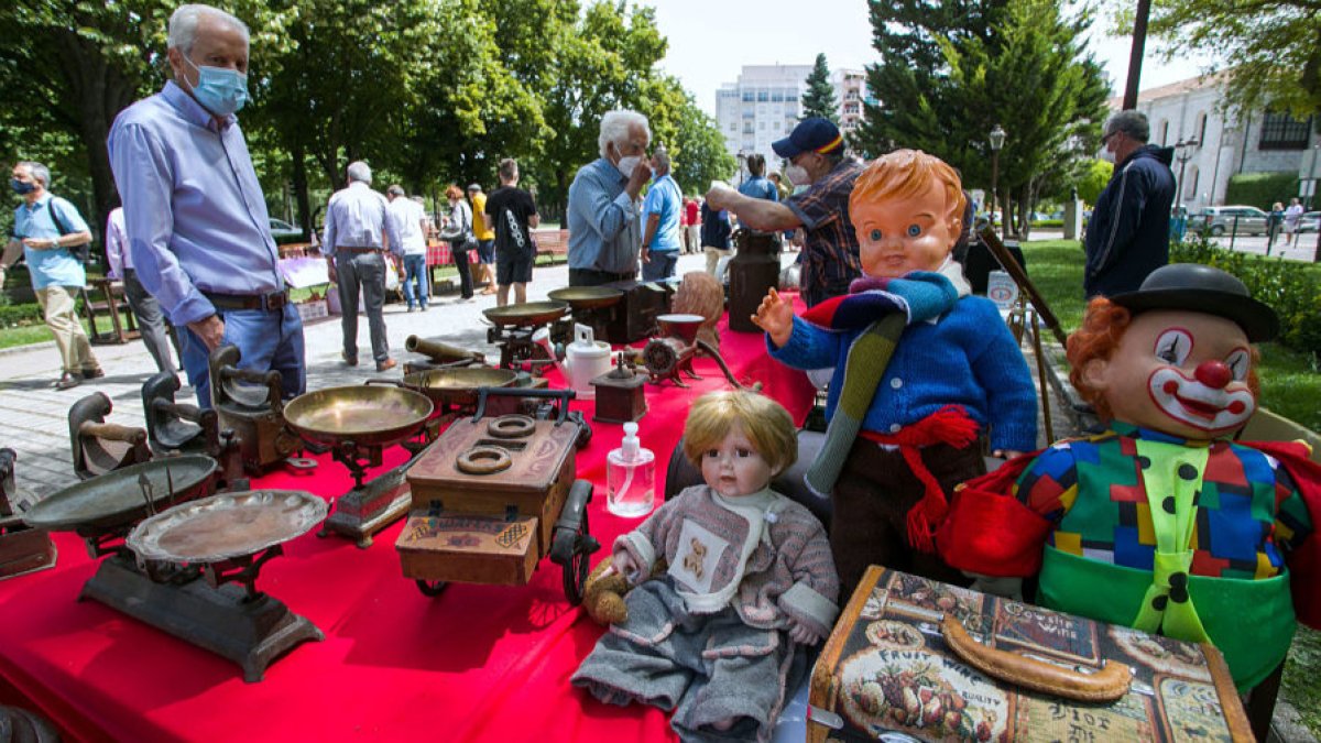 El mercado de antigüedades retomó su actividad a principios de julio. TOMÁS ALONSO