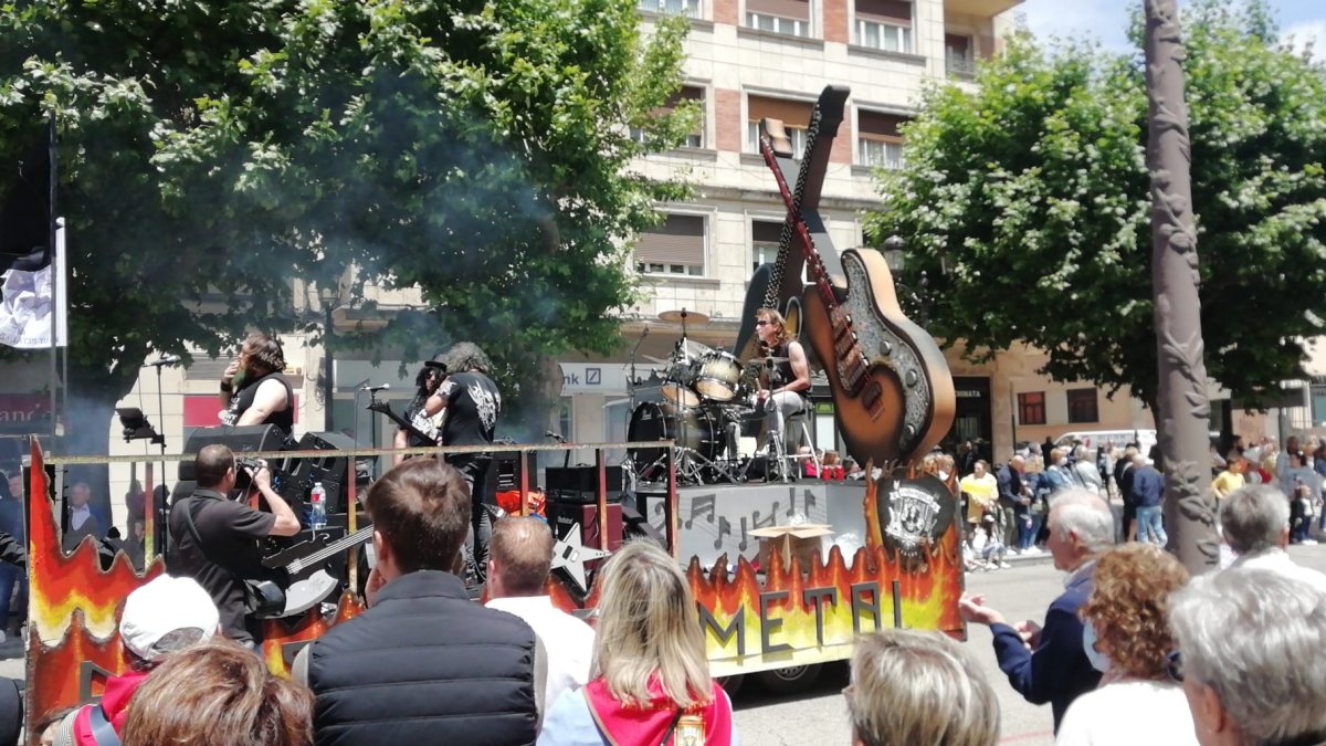 La carroza 'We Rock' de los Blusas del Metal. S. L.