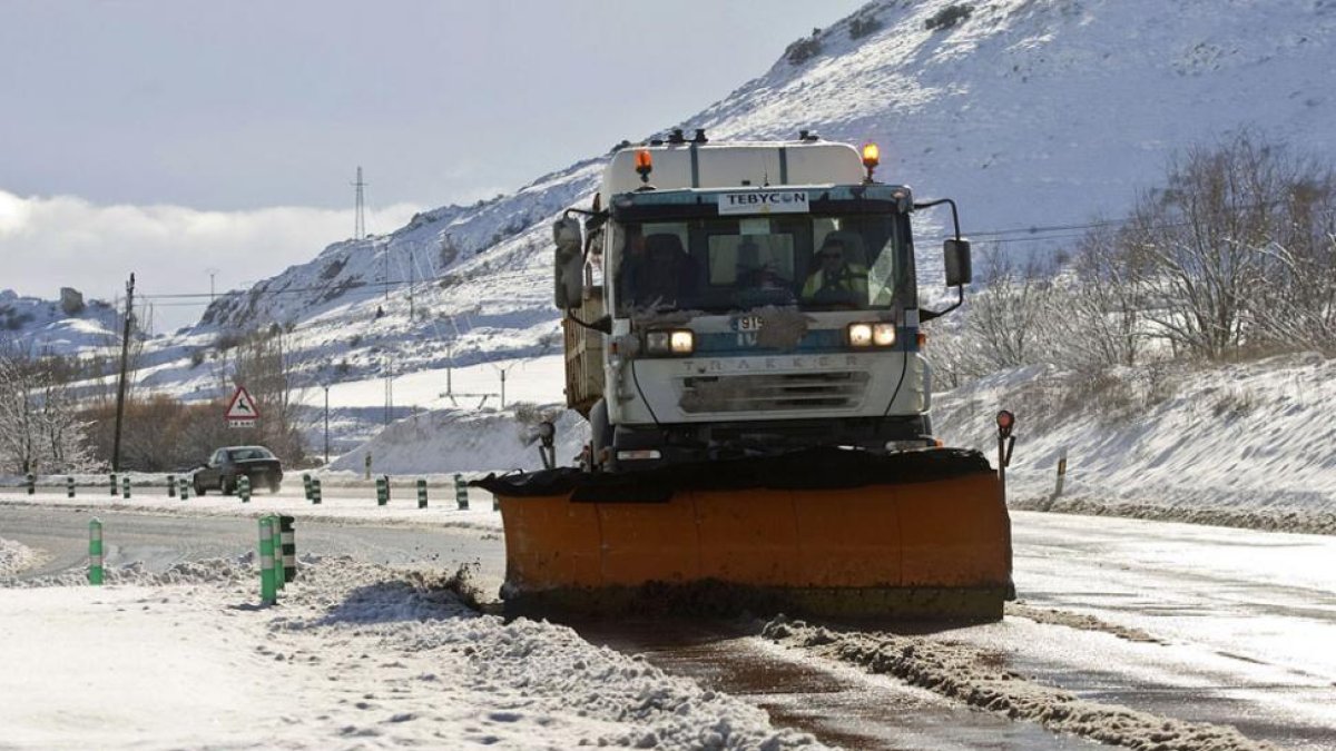 Un amplio despliegue de medios permanece operativo ante cualquier incidencia a causa de la nieve.-ECB