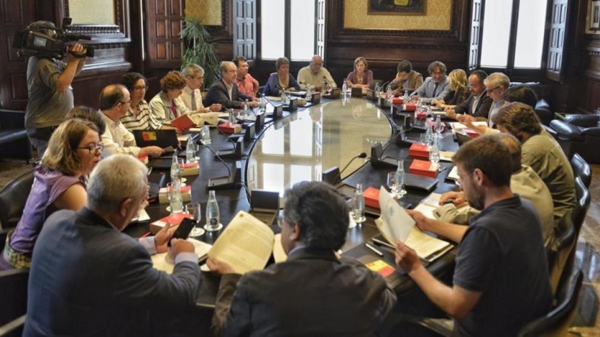 La Mesa del Parlament reunida-FERRAN SENDRA