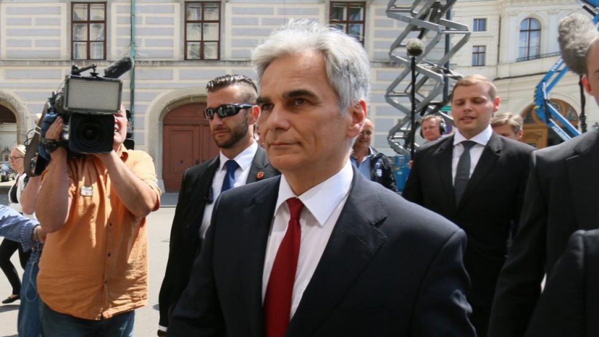 El canciller austriaco Werner Faymann, que ha dimitido este lunes.-AP