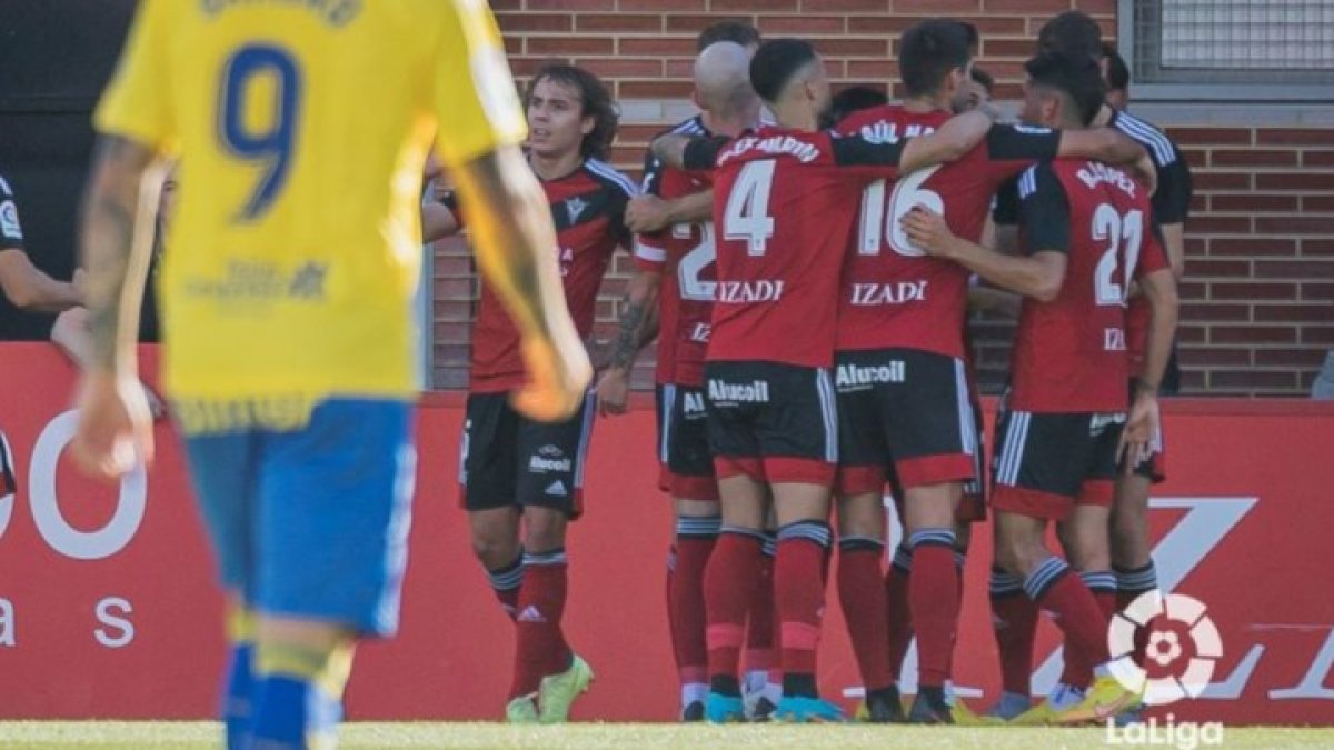 Los jugadores del Mirandés celebran un gol. LALIGA