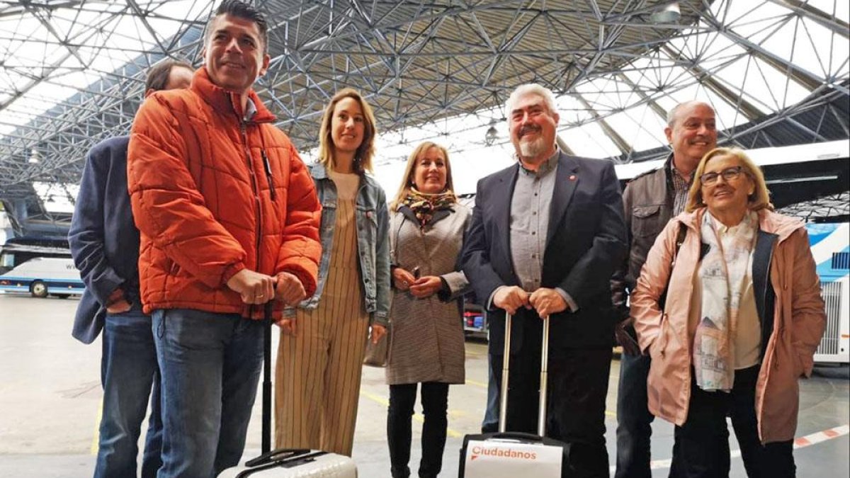 Marañón, Nacarino, Pérez Pardo yDelgado, en la estación de autobuses.-ECB