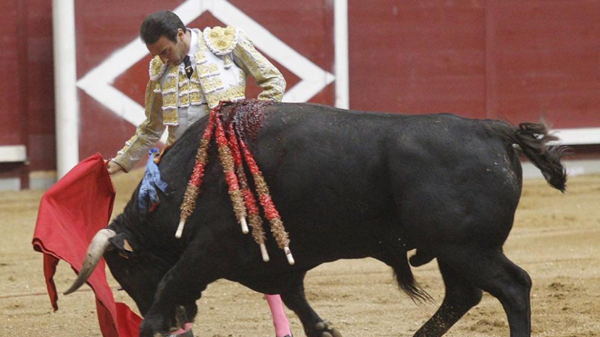 Enrique Ponce: El valenciano cortó la única oreja de la tarde.-SANTI OTERO