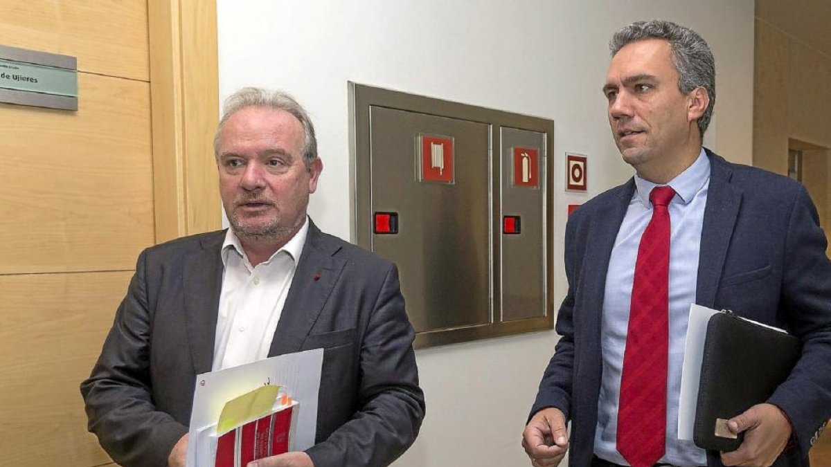 Martín e Izquierdo, a su llegada a la constitución de la comisión.-Ical