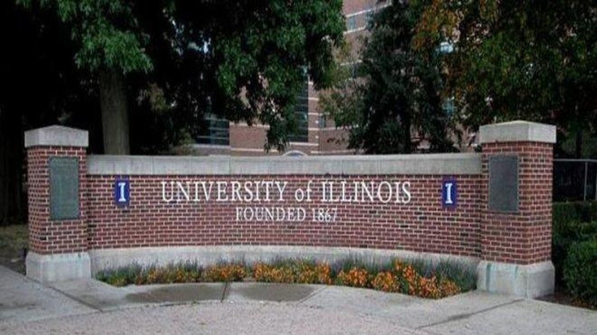 La fachada de la Universidad de Illinois, en EEUU.-