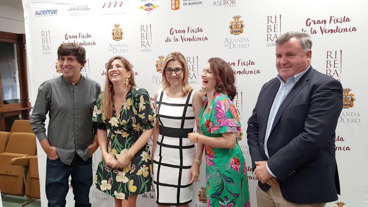 (De izq. a dch), Dj Gallo, Lucía Jiménez, Raquel González, Silvia Abril y Enrique Pascual.-L. V.