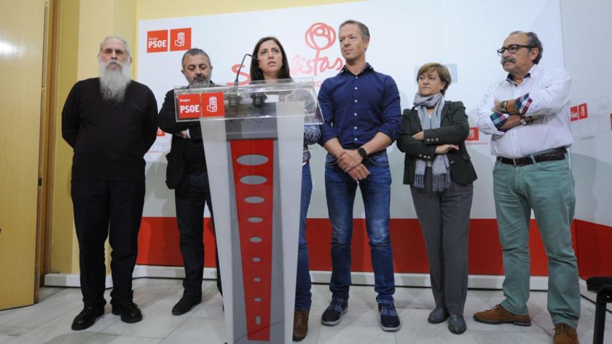 De izquierda a derecha: Agustín Zamarrón, Pedro Luis de la Fuente, Esther Peña, Ander Gil, Amparo García y Gerardo Triana.-ISRAEL L. MURILLO