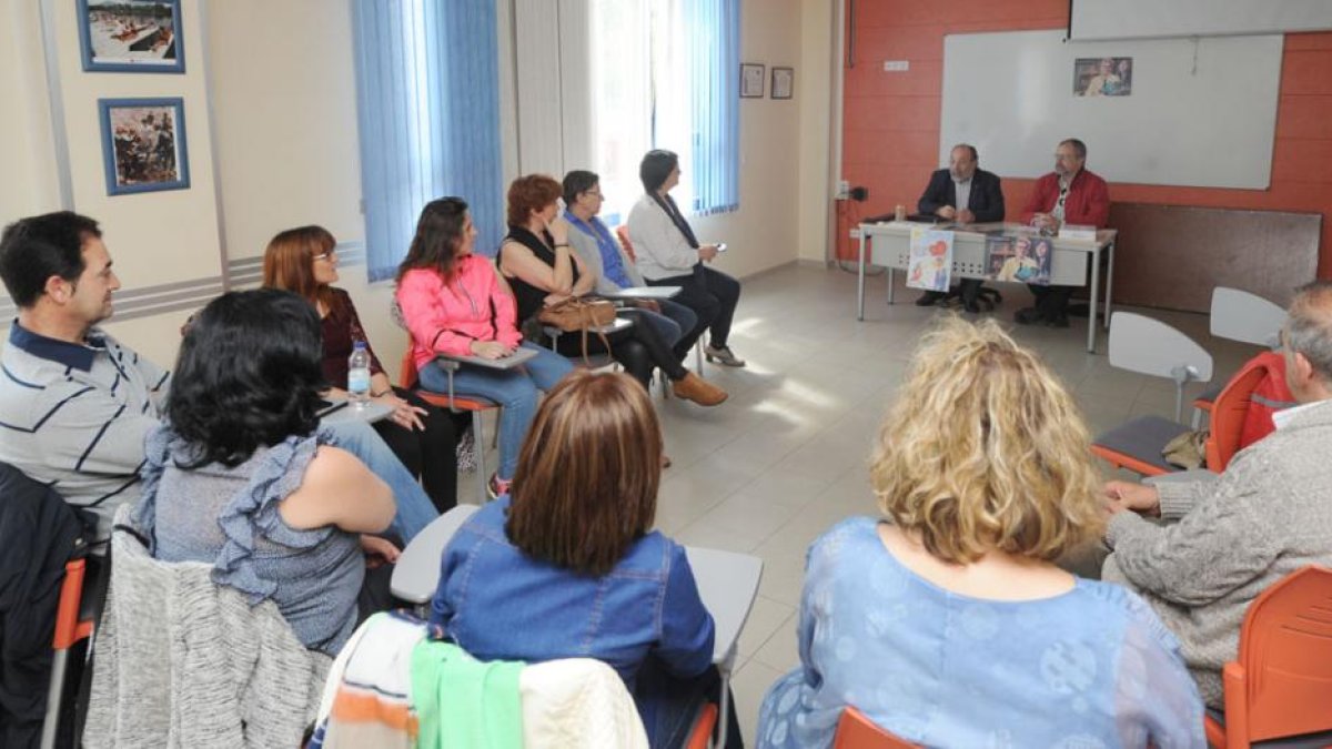 Imagen del encuentro provincial celebrado en la sede de Cruz Roja.-ISRAEL L. MURILLO