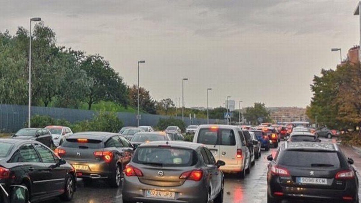 Imagen del colapso en los accesos a Barajas.-TWITTER
