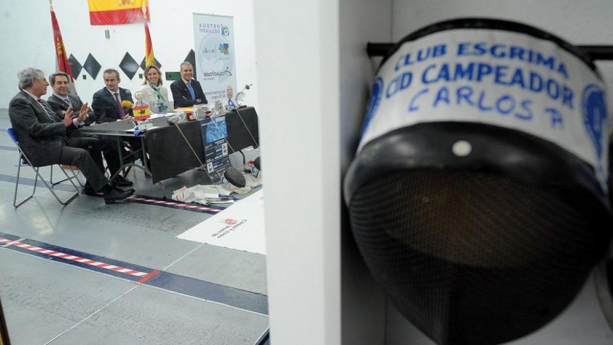 La presentación de la prueba se llevó a cabo en la sede del Club de Esgrima Cid Campeador.-ISRAEL L. MURILLO