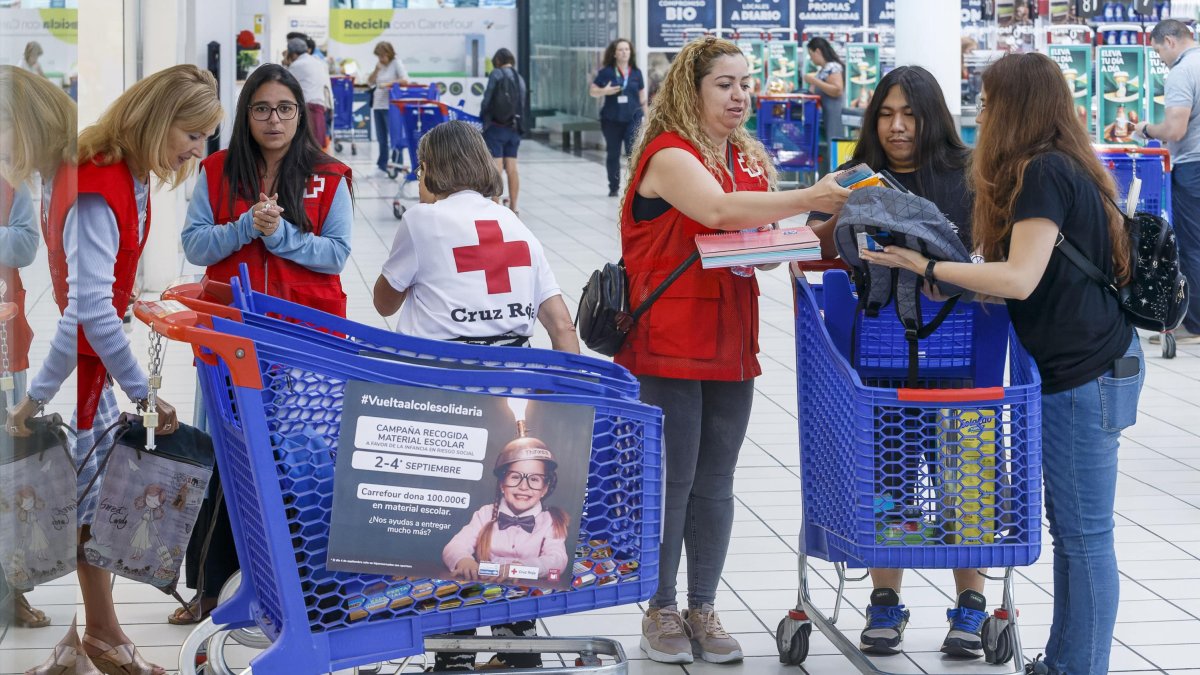 Fundación Solidaridad Carrefour y Cruz Roja promueven la ‘Vuelta al Cole Solidaria 2022’ a favor de la infancia en situación de vulnerabilidad social en Burgos. SANTI OTERO