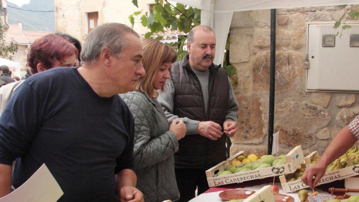 Hubo 5  puestos que pusieron a la venta unos 3.000 kilos de esta fruta.-G. G.