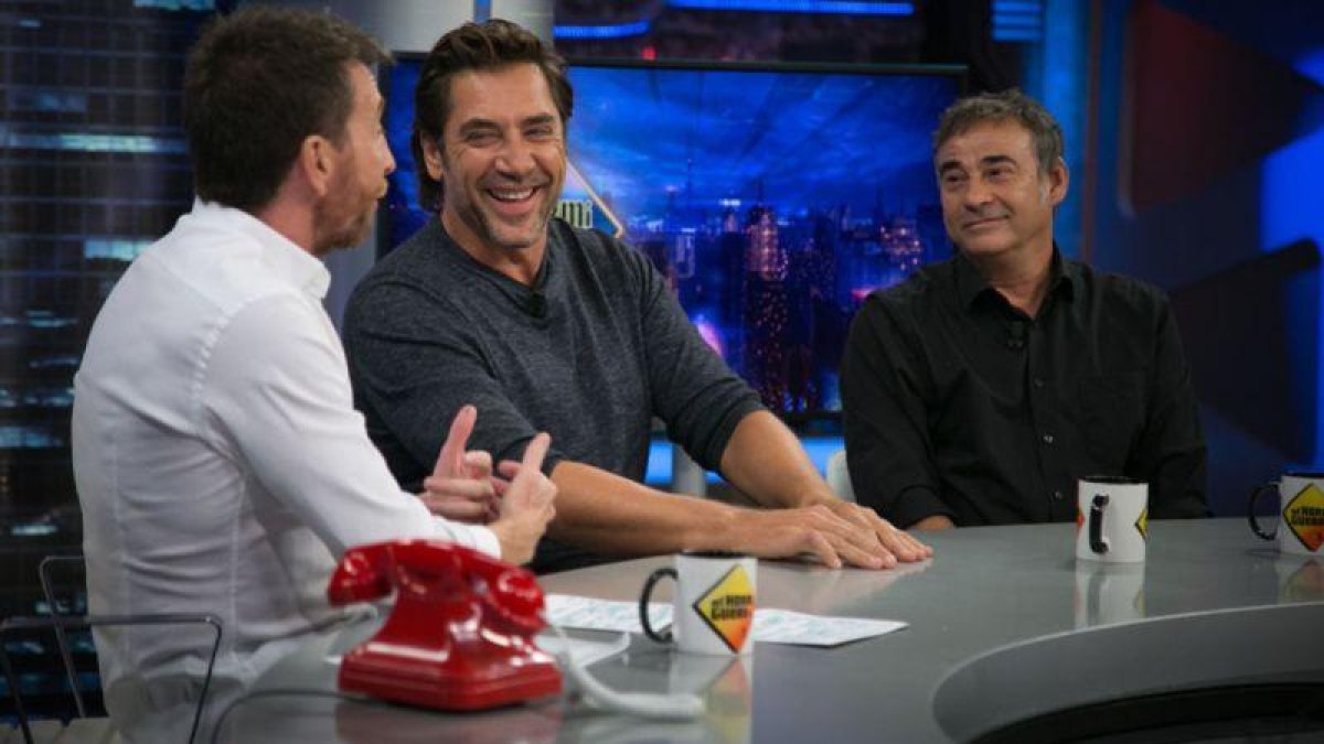 Pablo Motos, con Javier Bardem y Eduard Fernández en El hormiguero.-ATRESMEDIA