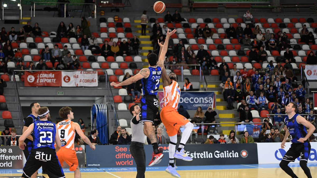 Van Zegeren fue el más destacado de la primera mitad. BASQUET CORUÑA.