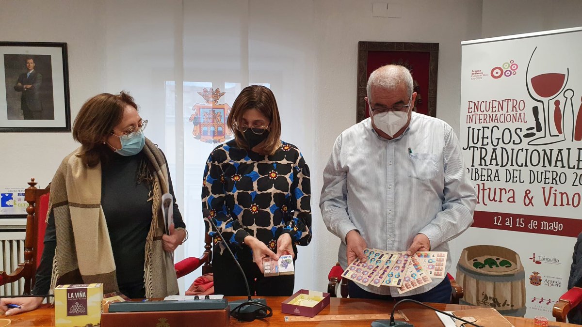 De izquierda a derecha, Raquel Contreras, Raquel González y Carlos de la Villa