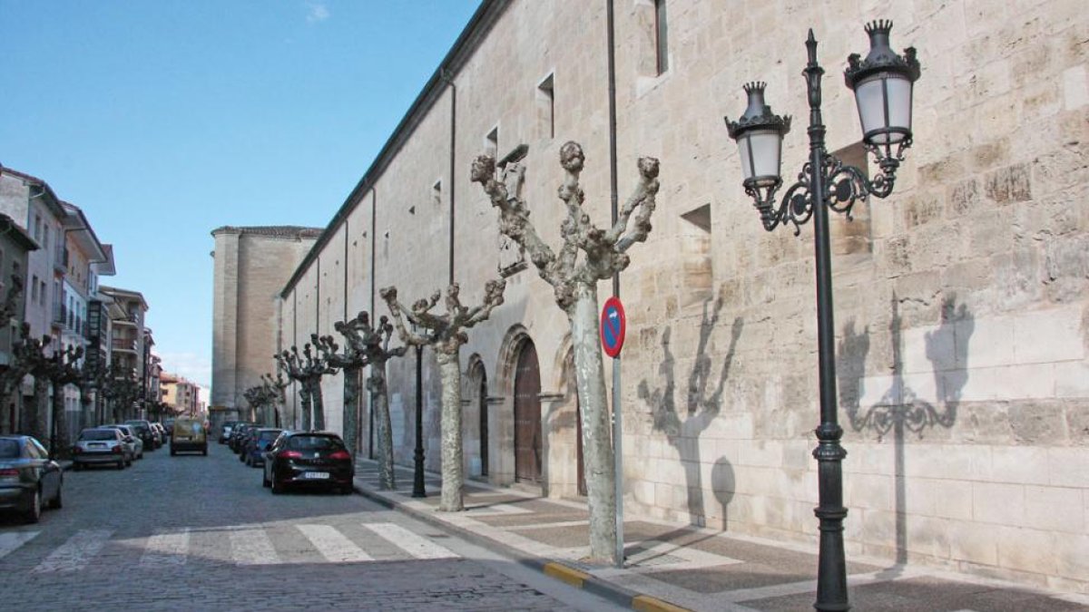 La fachada fue rehabilitada en 1995 en la última de las actuaciones realizadas.-G. GONZÁLEZ