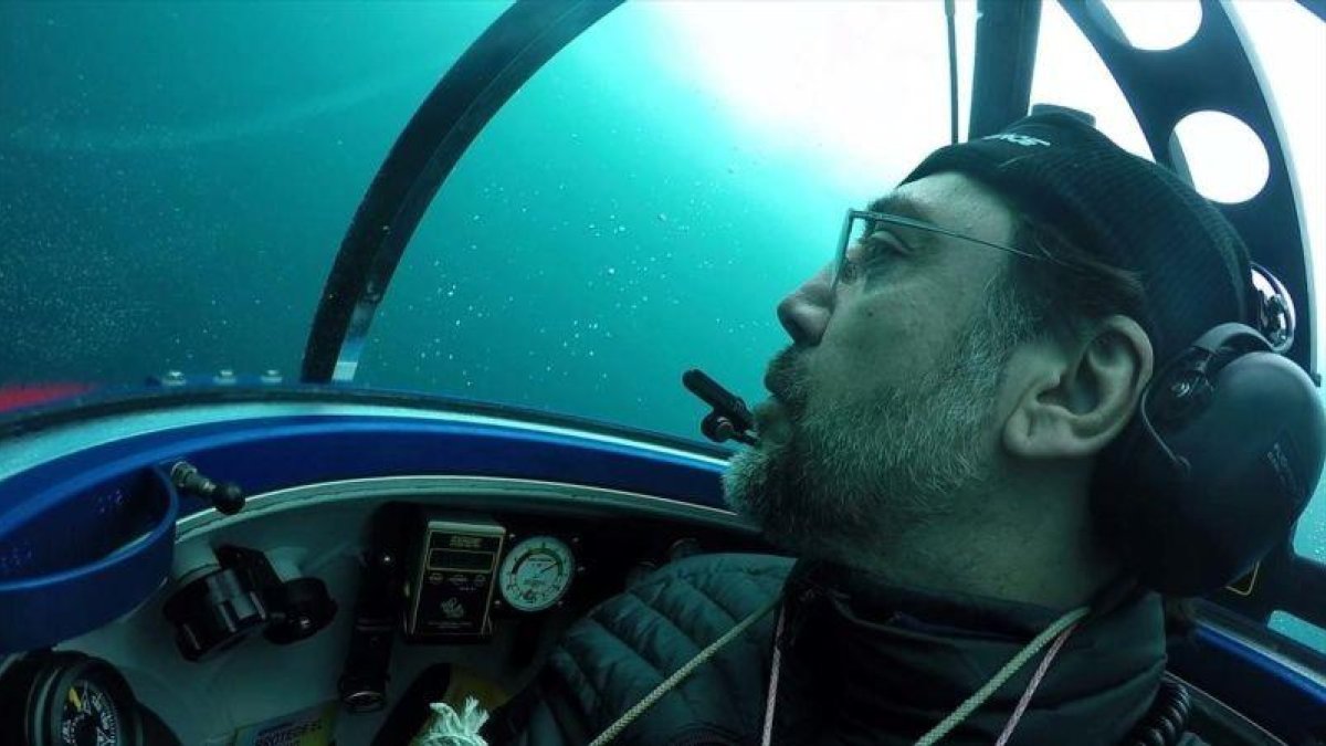 El actor Javier Bardem ha descendido al fondo del oceáno Antártico en un submarino de Greenpeace para pedir la creación de un santuario.-EL PERIÓDICO (GREENPEACE)