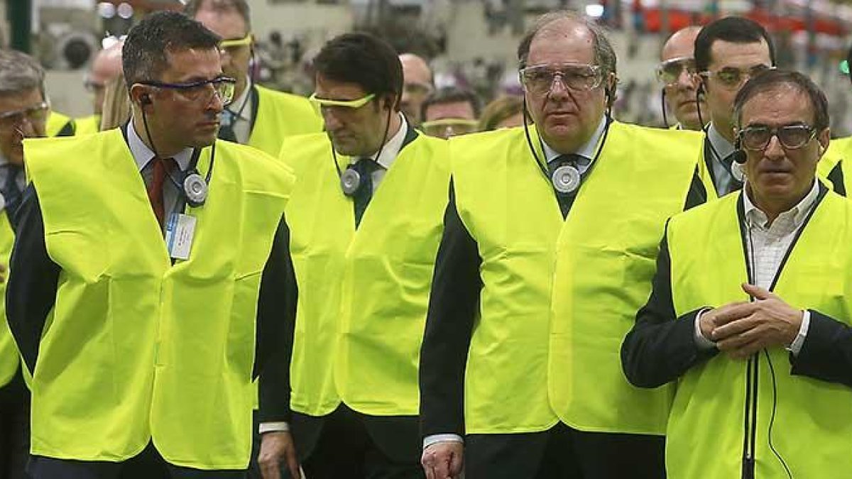 El presidente de la Junta, Jian Vicente Herrera, anunció el proyecto durante una visita a la fábrica de Bekaert en Burgos.-RAÚL OCHOA
