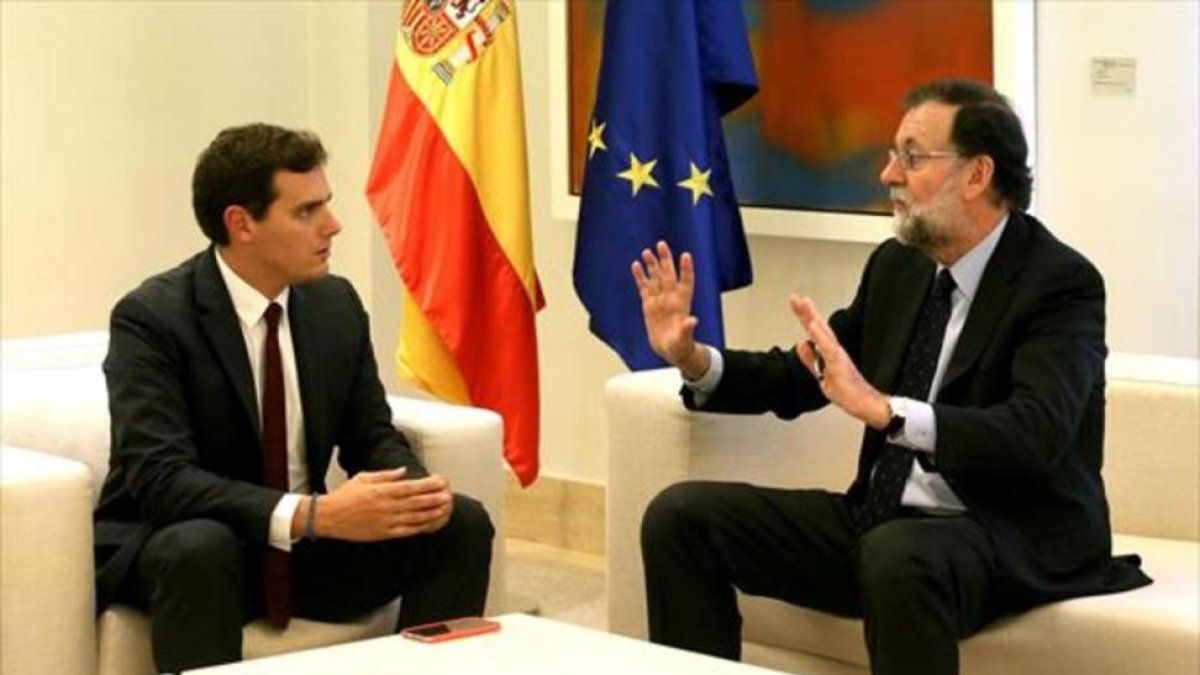 CONSULTAS | Rivera conversa con el presidente del Gobierno.-JUAN MANUEL PRATS / FERRAN SENDRA
