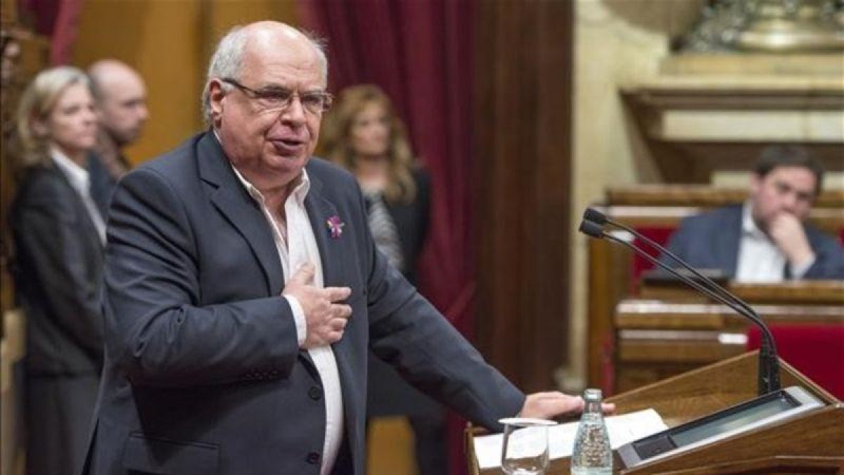 Lluís Rabell en el Parlament.-FERRAN SENDRA